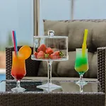Tandem Apartments With Swimming Pool