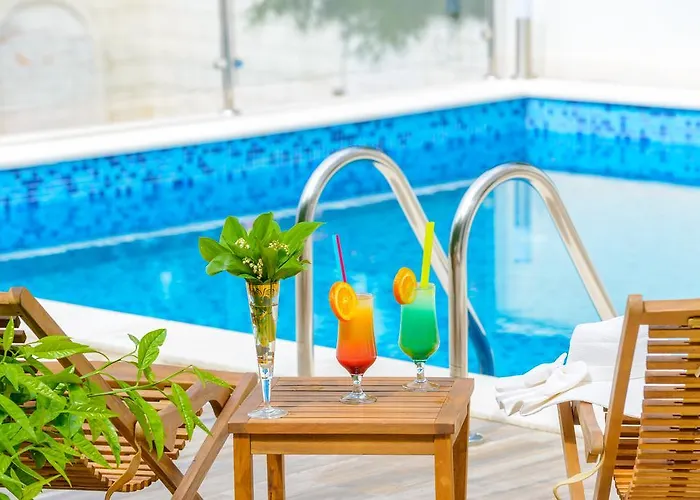 Tandem Apartments With Swimming Pool